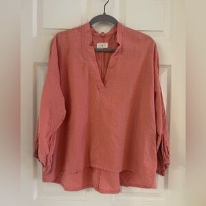 Lou & Grey salmon colored v neck cotton blouse. EUC. Size small.